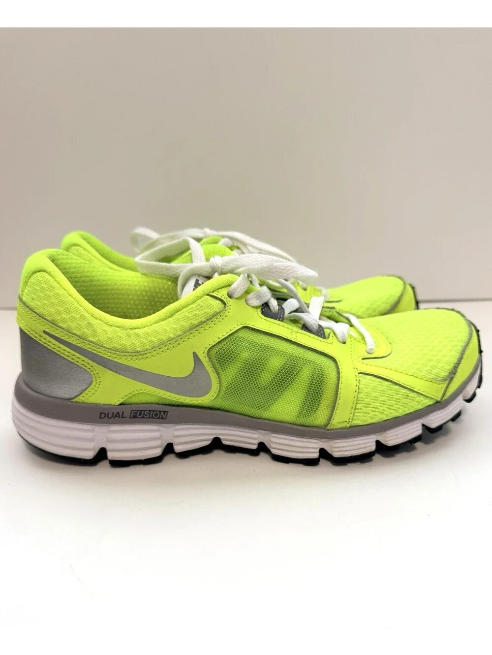 Nike Dual Fusion ST 2 Volt Running Shoes Big Kids 5.5Y EU 38 Neon Yellow